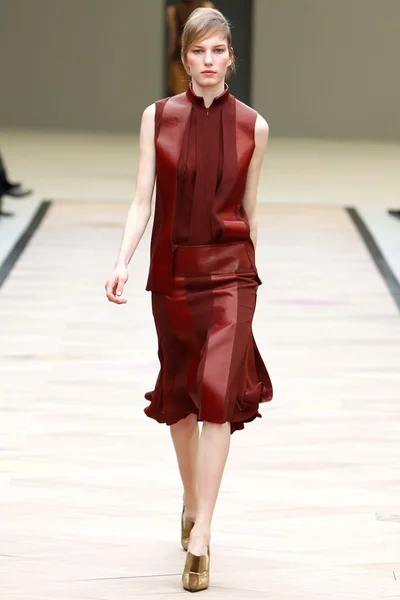 Look 10